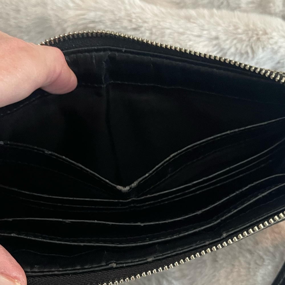 COACH Wallet with wrist strap, zipper closure, Authentic Coach Wallet - Picture 4 of 15